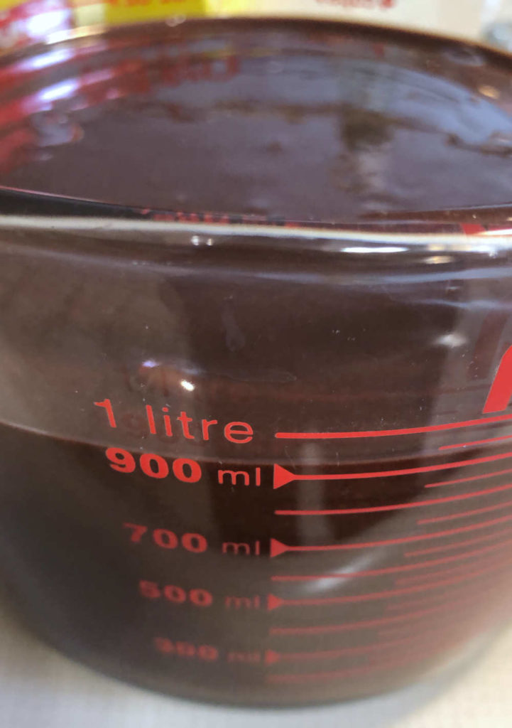 Dark chocolate glaze for chocolate entremets