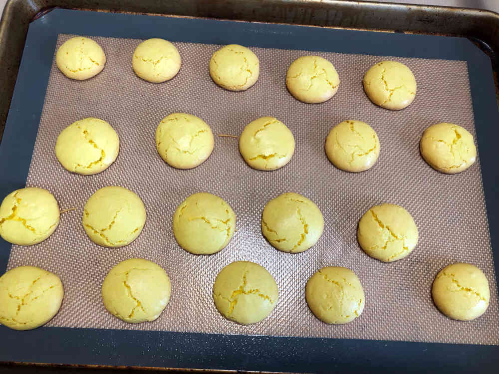 cracked macarons